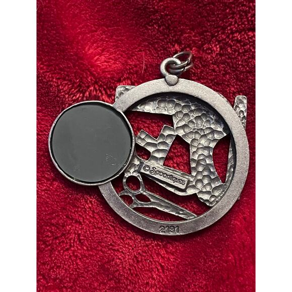 Vintage Spoontuqies pewter hairdresser magnet pendant - Picture 3 of 3